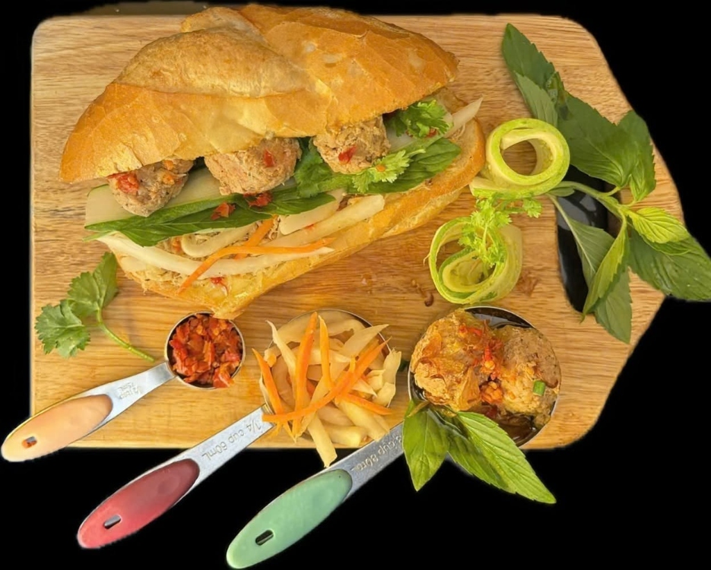 Bánh mì xíu mại ổ Hoa Đất