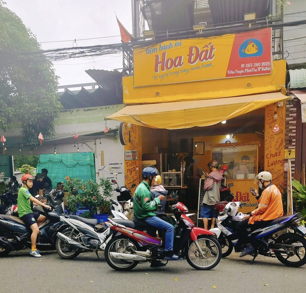Tiệm Bánh mì Hoa Đất Số 5 Hàn Thuyên